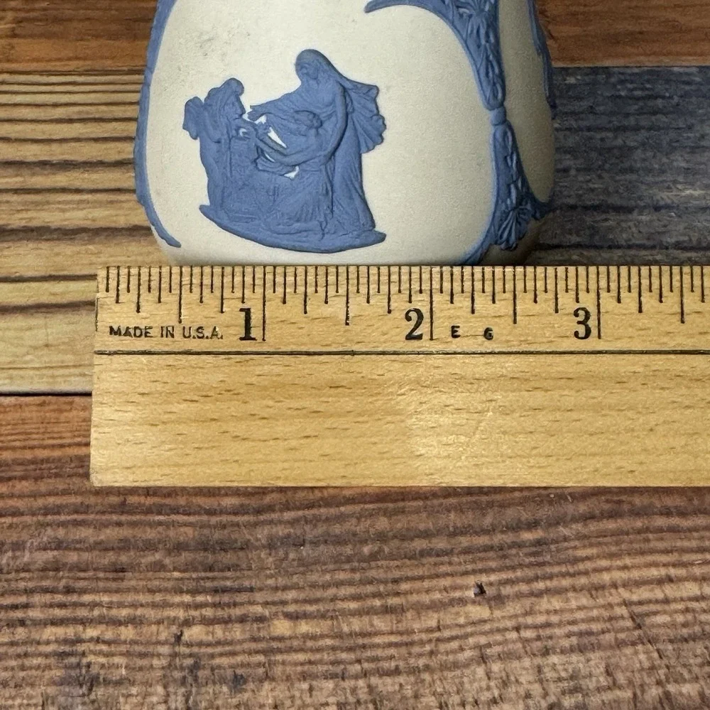 Wedgwood Cameo Bud Vase Lavender (Pale Blue) on‎ Cream Color Jasperware England